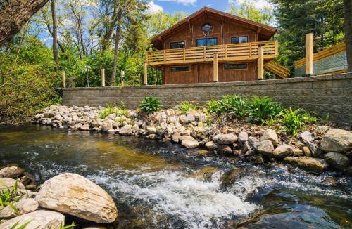 Traverse City Ski Chalet | Exclusive 2 Chalet Stay-HotTub-Fireplace-Beachside