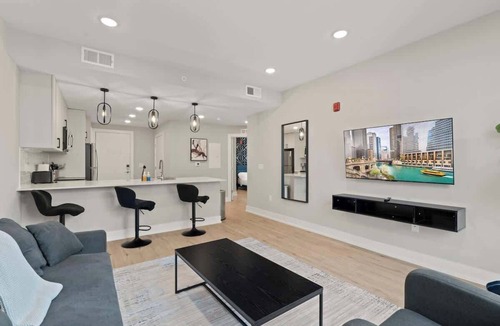 Northern Liberties Apartment | Exclusive 2BR Philly Apartment with Space for 8