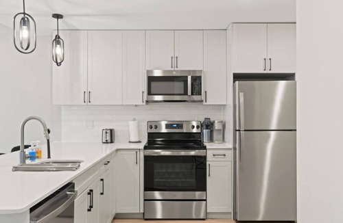 Northern Liberties Apartment | Exclusive 2BR Philly Apartment with Space for 8