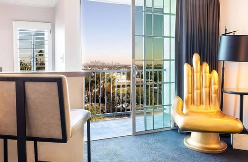 Norma Triangle Hotel | Exclusive Access of Rooftop Poolside Bar, Spacious Modern Unit! Pet-friendly