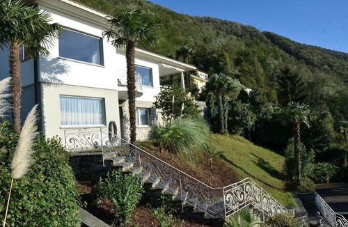 Bissone Villa | Exclusive and stylish villa * 6 1/2 room villa, -10 people/WiFi