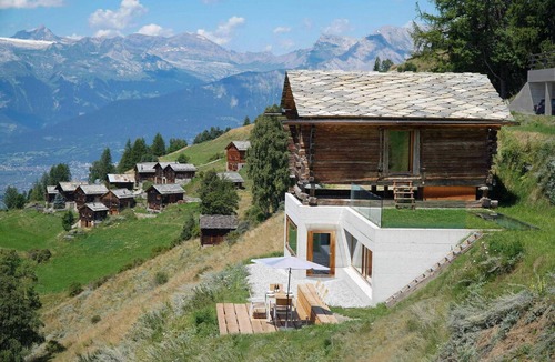 Saint-Martin House | Exclusive architectural chalet at 1,600 metres, 4-6 pers. in impressive location