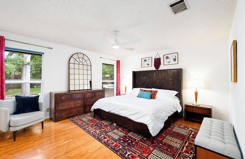 Southland Oaks House | Exclusive ATX! 5BR~Private Pool~Firepit~ Patio~BBQ