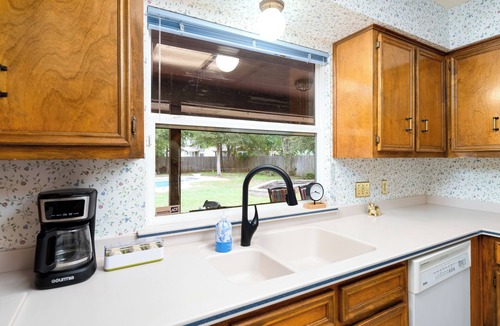 Southland Oaks House | Exclusive ATX! 5BR~Private Pool~Firepit~ Patio~BBQ