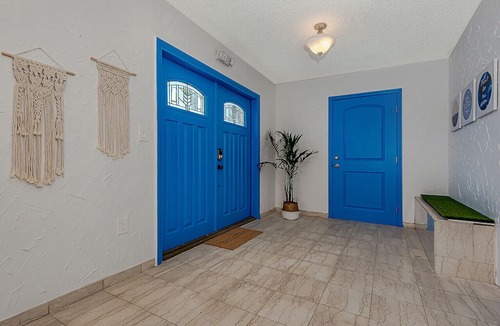 North Bay Village House | ⭐️EXCLUSIVE BLUE HOUSE - 5 BR 3 BR - 👙POOL & BBQ