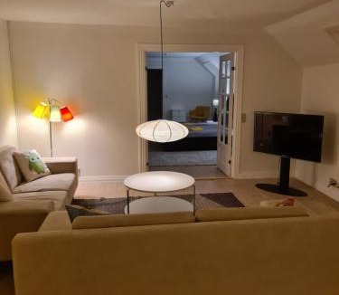 Frederikshavn Apartment | Exclusive boende Suite 2 med 4 bäddar i stort sovrum varav 2 bäddar kan stänga om sig