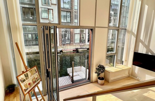 Sydhavnen House | Exclusive canal house directly on the water