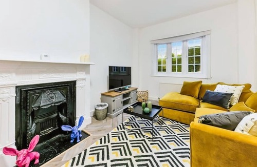 Tadworth House | Exclusive Charming Cottage in Surrey