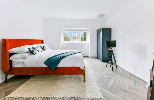 Tadworth House | Exclusive Charming Cottage in Surrey