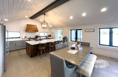 Gravenhurst Cottage | Exclusive Cottage with water views from all points