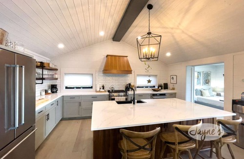 Gravenhurst Cottage | Exclusive Cottage with water views from all points