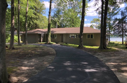 Duck Lake Peninsula House | Exclusive Duck Lake Peninsula!