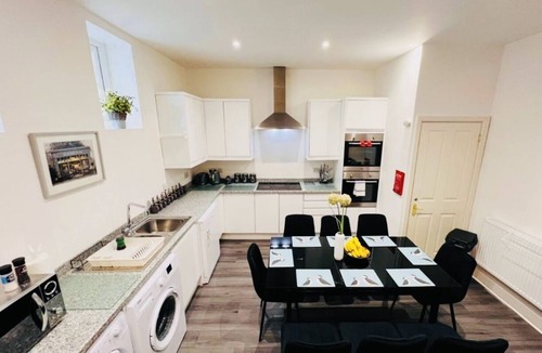 Barbican House | Exclusive Five Bedroom Town House