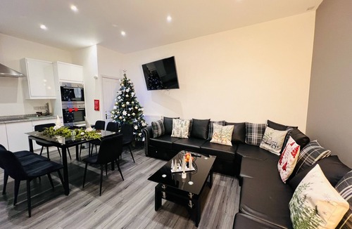 Barbican House | Exclusive Five Bedroom Town House