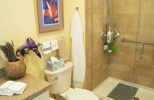 Fennville Bed & Breakfast | Exclusive Garden Suite with Water Views, includes Chef Dennis English Breakfast