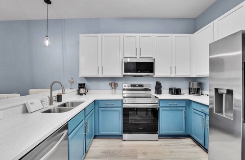 Bahama Bay Condo | Exclusive hot tub condo, 10 min to Disney
