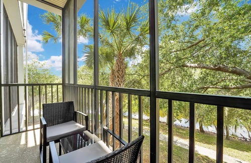 Bahama Bay Condo | Exclusive hot tub condo, 10 min to Disney