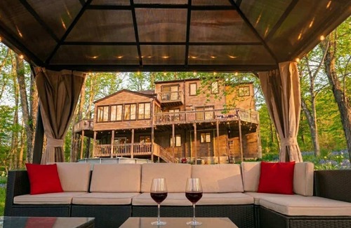 East Stroudsburg House | Exclusive Lakefront Escape with Private Pool, Hot Tub, Sauna