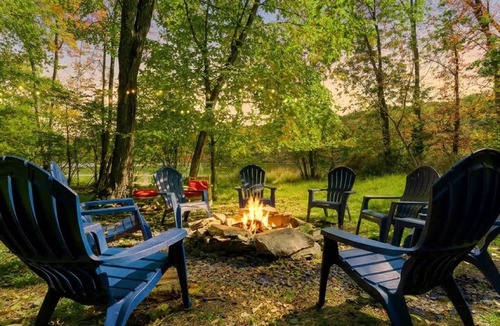 East Stroudsburg House | Exclusive Lakefront Escape with Private Pool, Hot Tub, Sauna