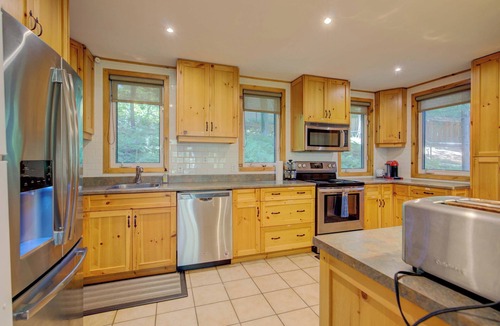 Rideau Lakes Cottage | Exclusive Lakefront Cottage on Big Rideau Lake – Private Dock, Sauna, & Sunset
