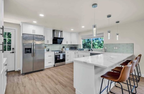 Three Lakes House | Exclusive Lakefront For 10 with Sauna, Kayaks