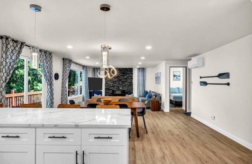 Three Lakes House | Exclusive Lakefront For 10 with Sauna, Kayaks