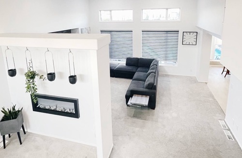 Winnipeg Villa | Exclusive Luxury Villa with Swimming Pool & Table tennis - Free Parking
