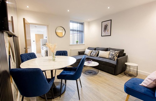 Stoke-on-Trent House | EXCLUSIVE MODERN NEWLY REFURBISHED HOME/CENTRAL LOCATION