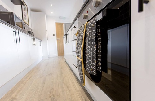 Stoke-on-Trent House | EXCLUSIVE MODERN NEWLY REFURBISHED HOME/CENTRAL LOCATION