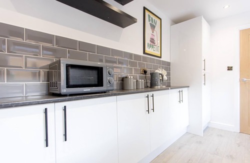 Stoke-on-Trent House | EXCLUSIVE MODERN NEWLY REFURBISHED HOME/CENTRAL LOCATION