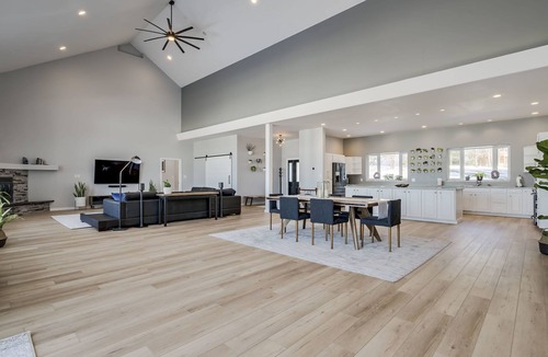 Sagle House | Exclusive Modern Style Lake Front Property