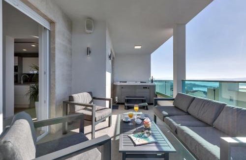 Zelenka Apartment | Exclusive Penthouse Big Blue with private Jacuzzi
