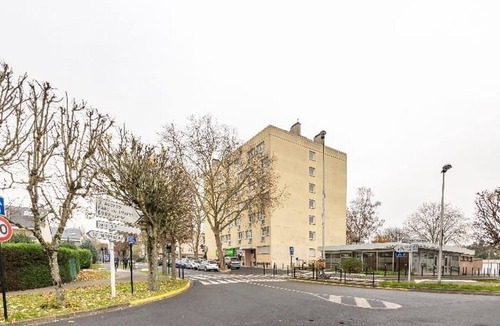 Aguado Apartment | Exclusive studio with an office, balcony, Wi-Fi & free parking spot