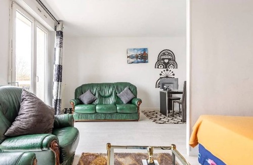 Aguado Apartment | Exclusive studio with an office, balcony, Wi-Fi & free parking spot