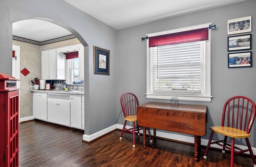 Rockcreek Lexington Road Apartment | Exclusive two-story retreat close to attractions!