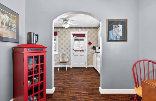 Rockcreek Lexington Road Apartment | Exclusive two-story retreat close to attractions!