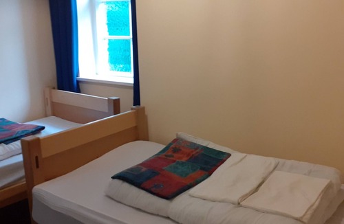 Alton Hostel | Exclusive use hostel with large kitchen, dining room, lounge and en-suite dorms.