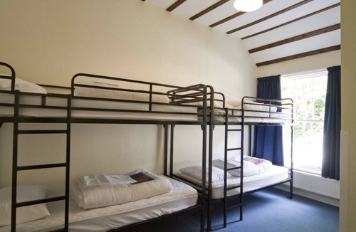 Alton Hostel | Exclusive use hostel with large kitchen, dining room, lounge and en-suite dorms.