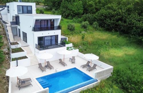 Plat Villa | Exclusive Villa Belenum with breakfast,gym,sauna