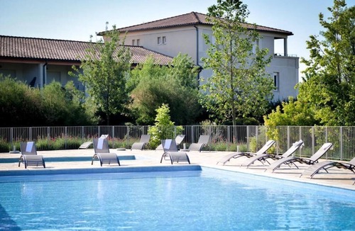 Azille Hotel | Exclusivity & Tranquility: Studio with Terrace/Balcony, Pool, BBQ Area
