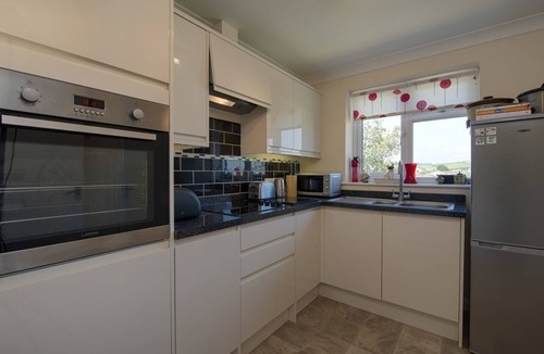 Dawlish Cottage | EXE VIEW, romantic, with a garden in Dawlish