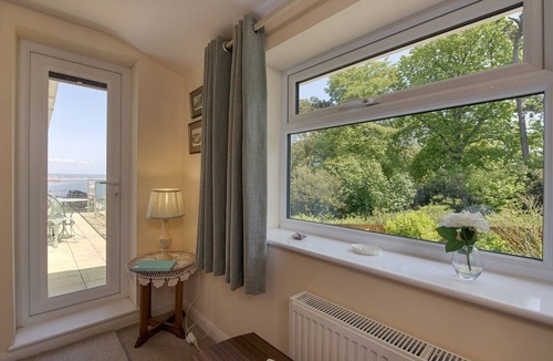 Dawlish Cottage | EXE VIEW, romantic, with a garden in Dawlish