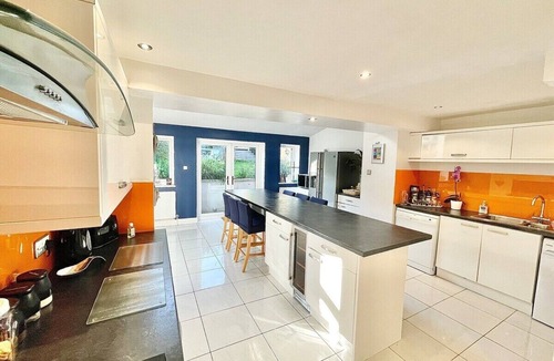 Usk House | EXEC DETACHED,HOT TUB,CINEMA ROOM,POOL TABLE