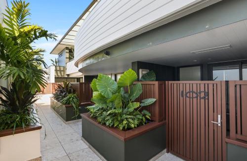 Collaroy Apartment | Executive 1 bed opposite Long Reef Golf Course