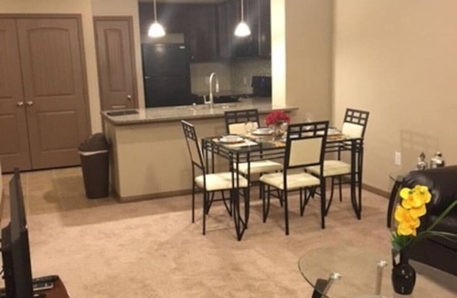 Grogan's Mill Apartment | Executive 1 bedroom /1 bath Condo in The Woodland
