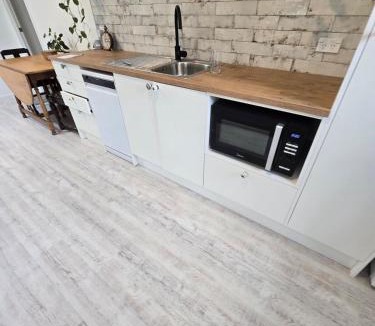 Bethlehem Apartment | Executive 1-Bedroom Apartment-Secure & Handy Bethlehem Location