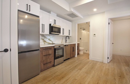 Beasley Apartment | Executive 1 Bedroom Plus Office in Walkable Central Location