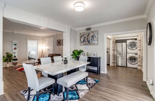 Oak Lawn Apartment | Executive 1BR in Oak Lawn, Courtyard, Work Space, Gated Community
