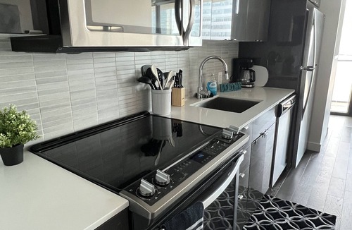 Downtown Winnipeg Apartment | Executive 2 bed Condo King bed great LOCATION downtown with laundry