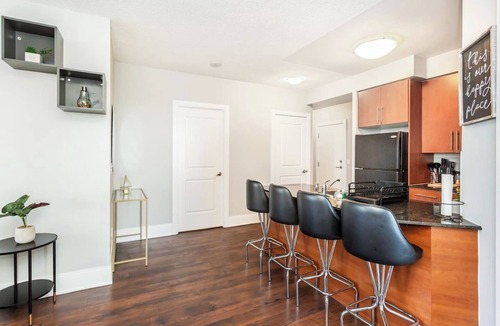 Downtown Mississauga Condo | Executive 2BR/2BA Condo-Steps to Square One Mall